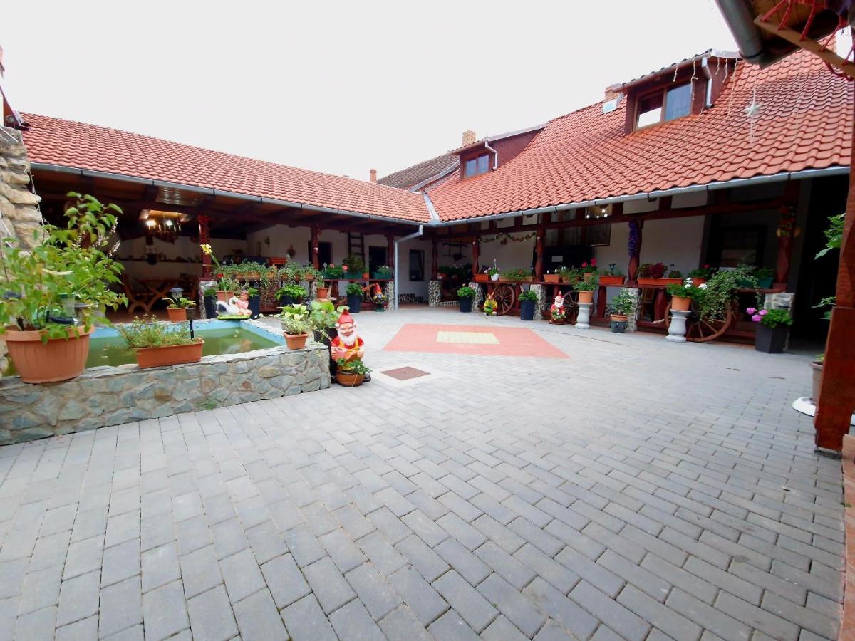 Villa Mehadica House Exterior foto